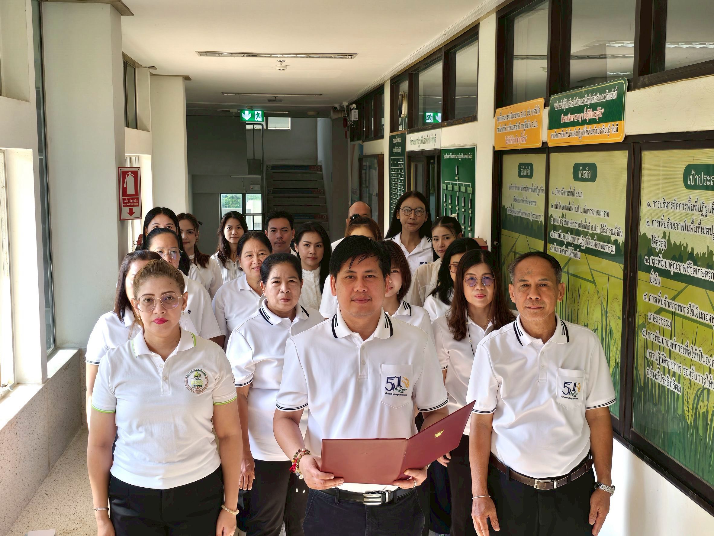 title - วันที่ 18 มีนาคม 2569 นายวิทูล ประดิษฐบุญ ปฏิรูปที่ดินจังหวัดปราจีนบุรี พร้อมด้วย เจ้าหน้าที่ ส.ป.ก.ปราจีนบุรี ร่วมประกาศเจตนารมณ์ “No Gift Policy” ไม่รับของขวัญของกำนัลทุกชนิดจากการปฏิบัติหน้าที่ เพื่อร่วมขับเคลื่อนการป้องกันและแก้ไขปัญหาการทุจริต